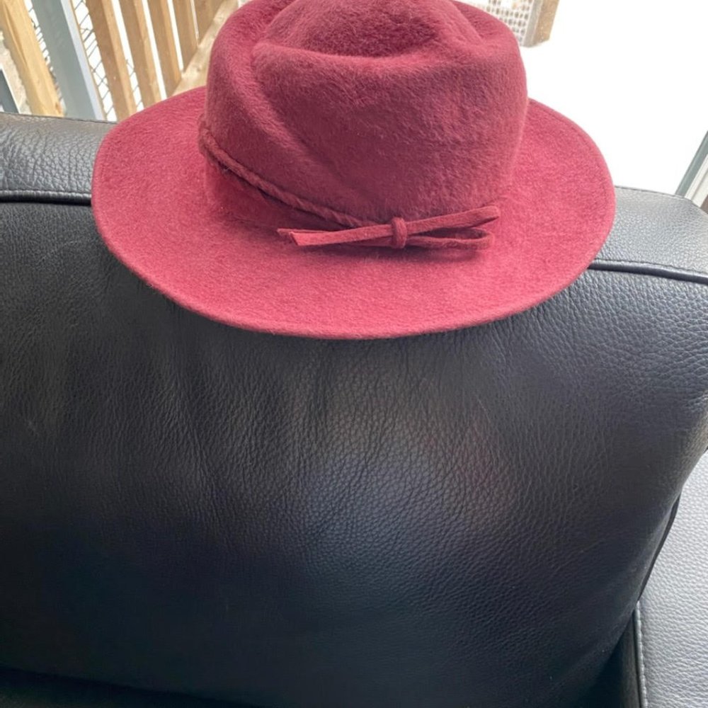 VINTAGE  LADIES HAT 100% WOOL,,SIZE  56.